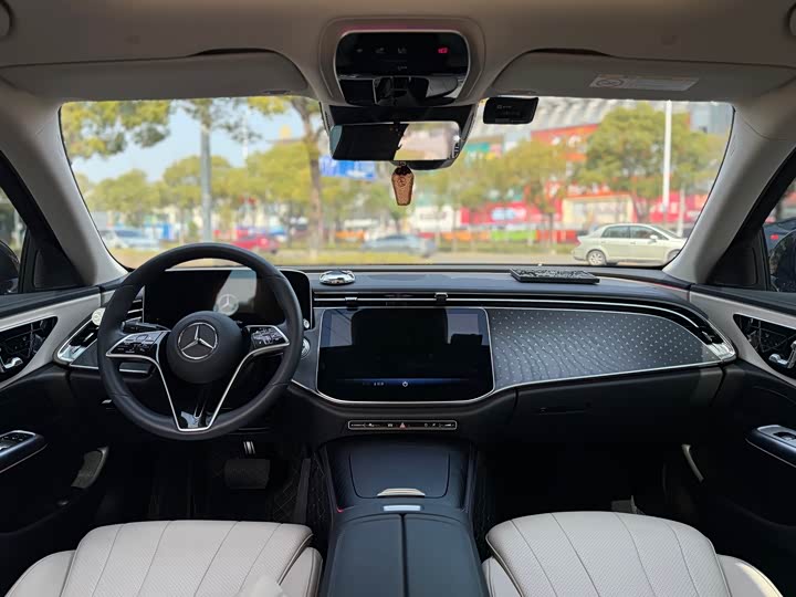 Photo 7 - Mercedes-Benz E-Class