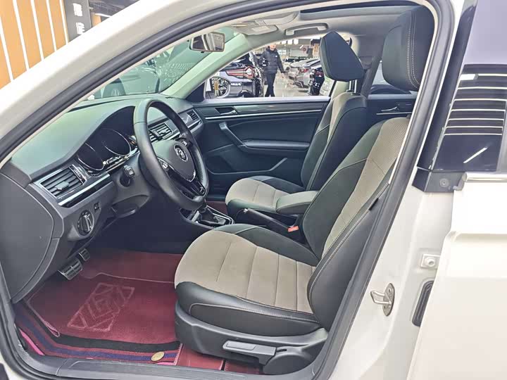 Photo 9 - Volkswagen C-Trek