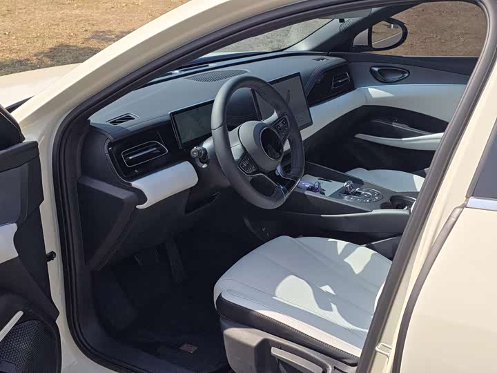 Photo 9 - BYD Seal 06 Hybrid/EV