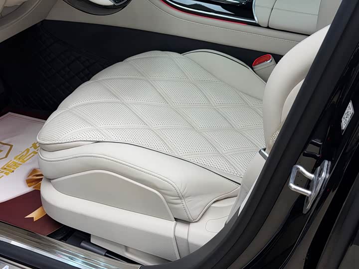 Photo 6 - Mercedes-Benz Maybach S-Class