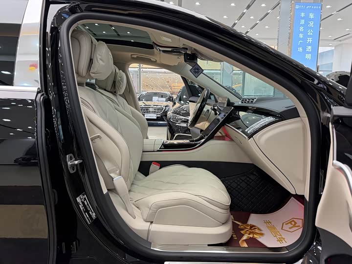 Photo 7 - Mercedes-Benz Maybach S-Class