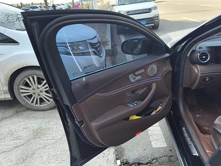 Фото 7 - Mercedes-Benz E-Class