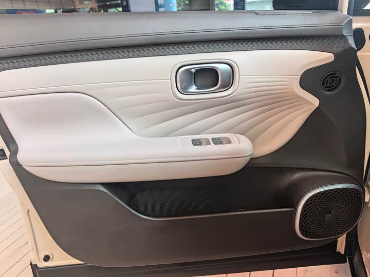 Фото 4 - GAC Aion UT