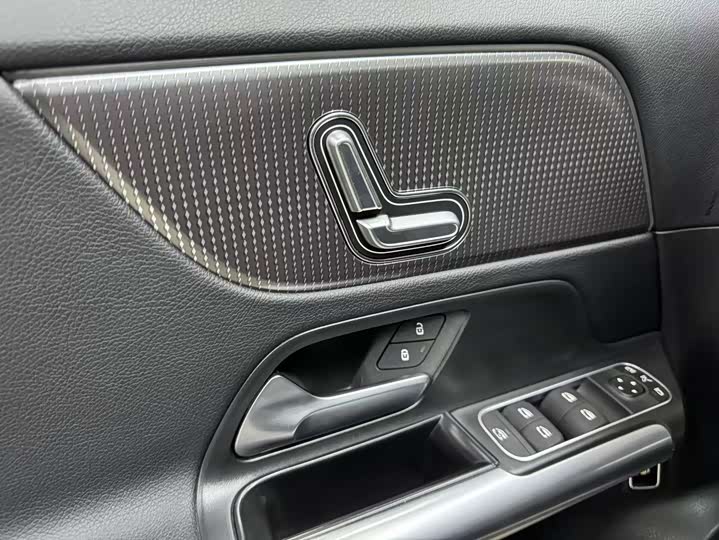 Фото 6 - Mercedes-Benz EQA