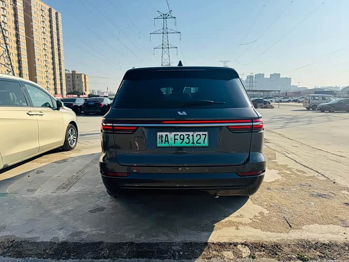 Фото 8 - LiXiang One