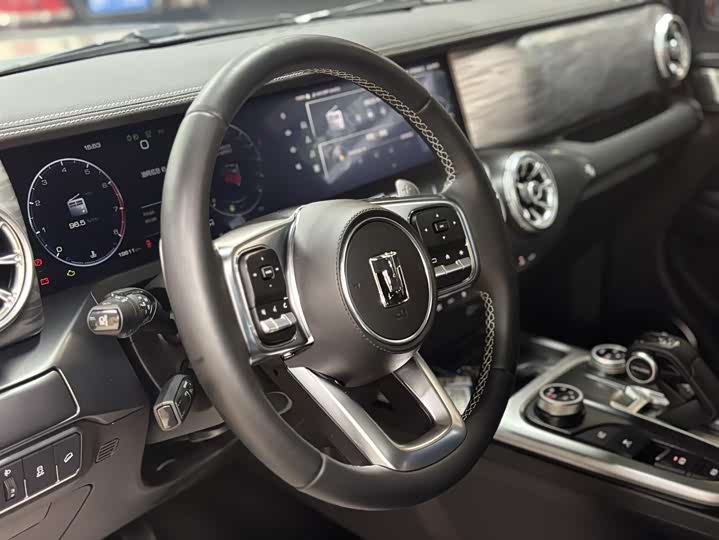 Фото 6 - Tank 300