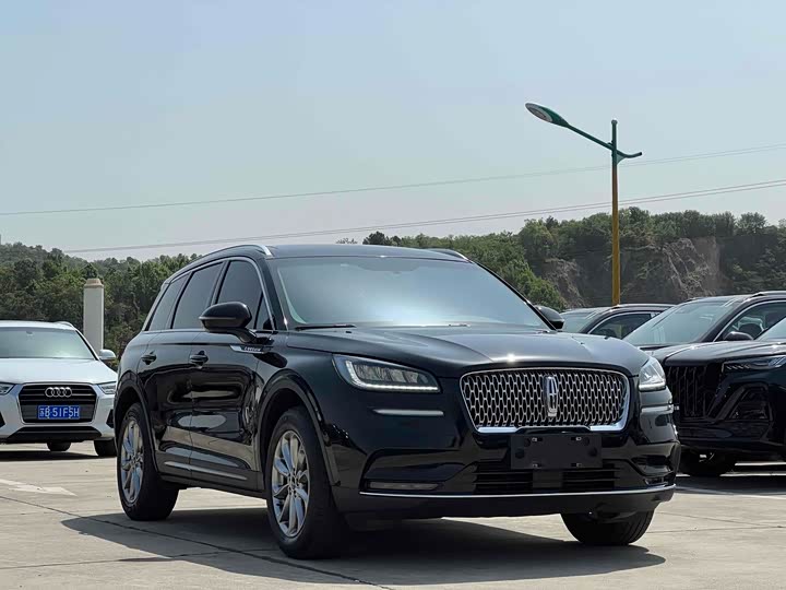 Photo 3 - Lincoln Corsair