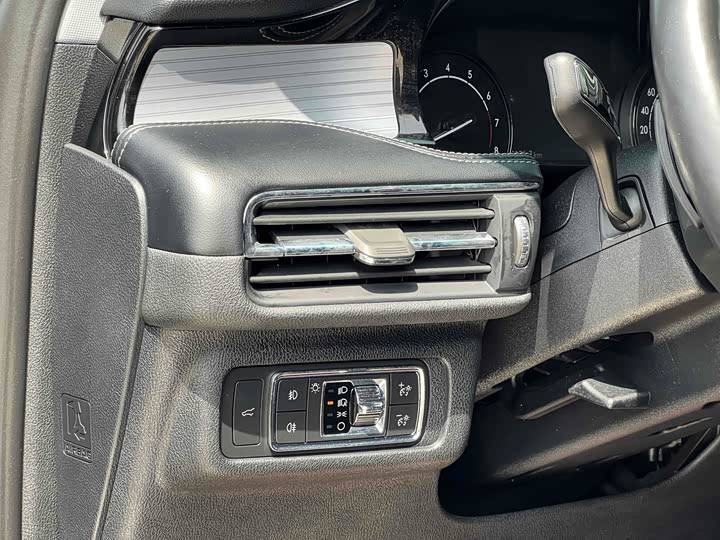 Photo 5 - Lincoln Corsair