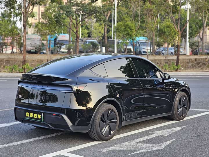 Photo 6 - Tesla Model Y