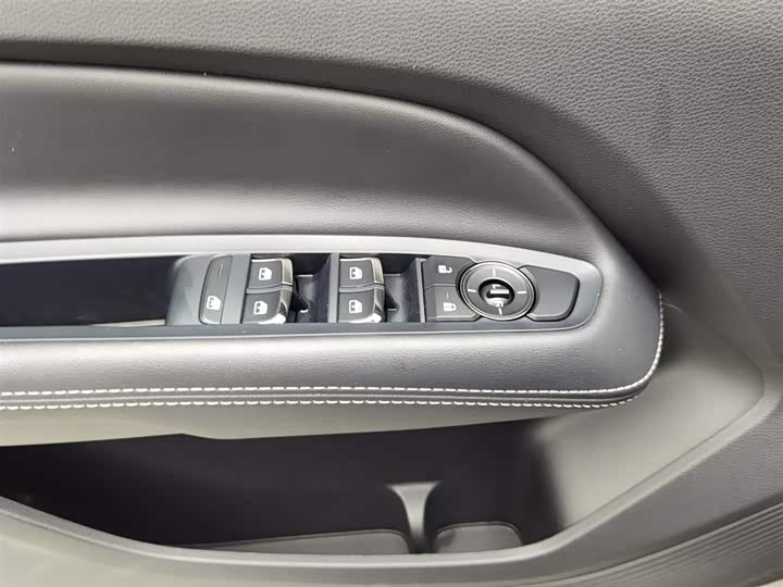 Photo 9 - Ford Equator Sport