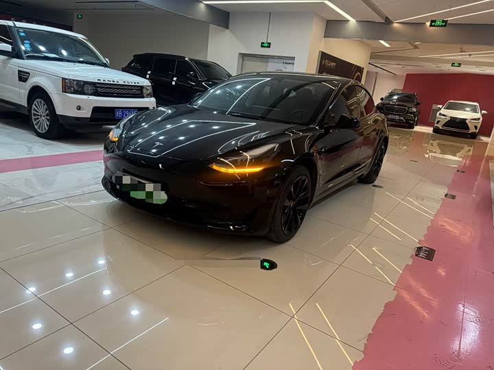 Фото 1 - Tesla Model 3