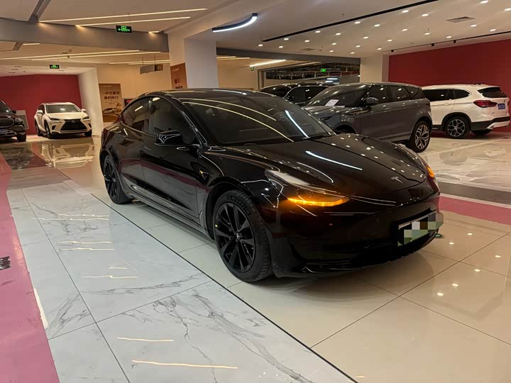 Фото 3 - Tesla Model 3