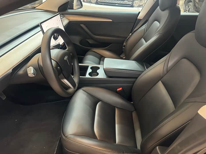 Фото 4 - Tesla Model 3