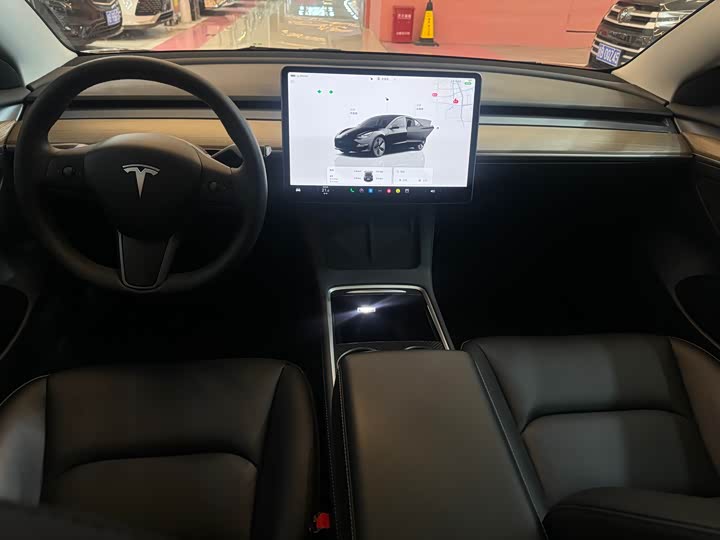 Фото 8 - Tesla Model 3