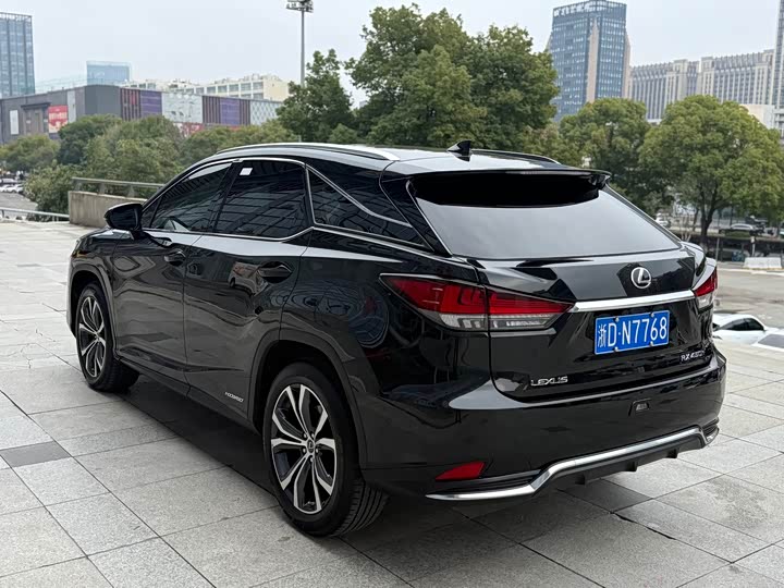 Фото 4 - Lexus RX