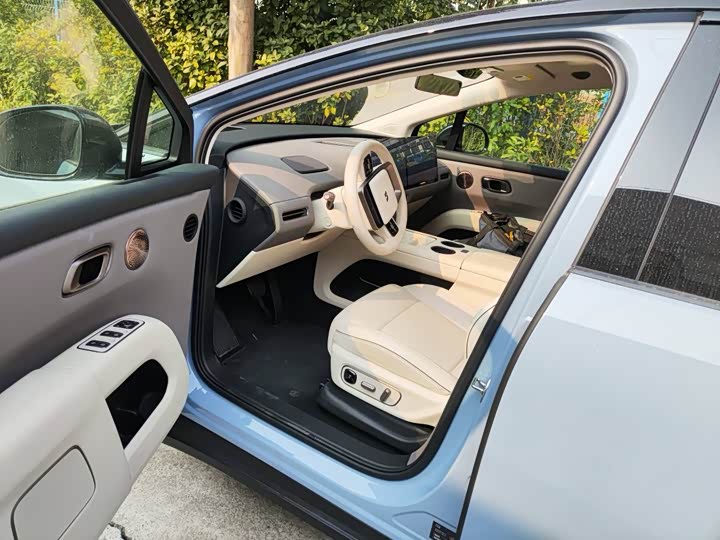 Фото 4 - LiXiang i8