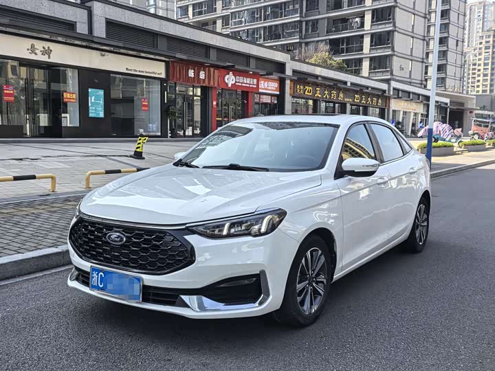 Фото 1 - Ford Escort