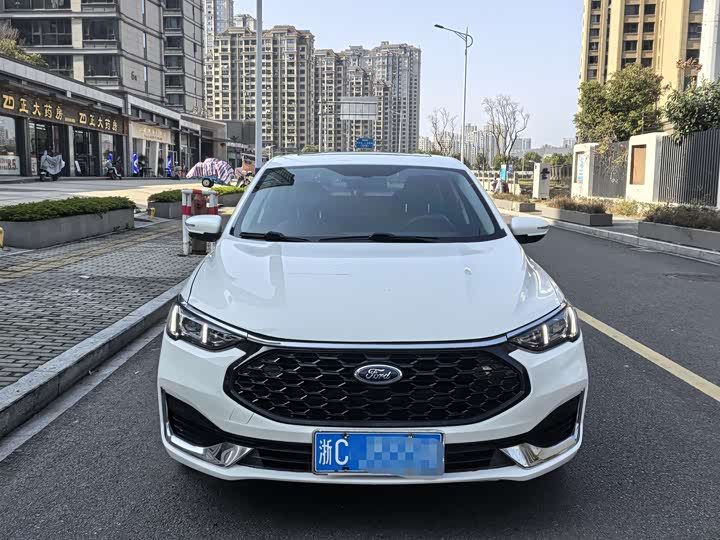 Фото 2 - Ford Escort