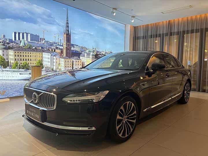 Фото 1 - Volvo S90