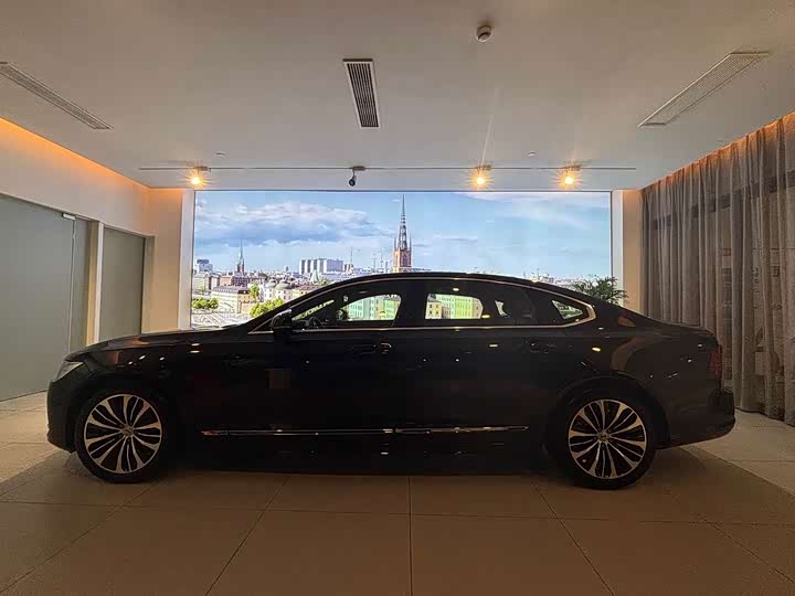 Фото 2 - Volvo S90