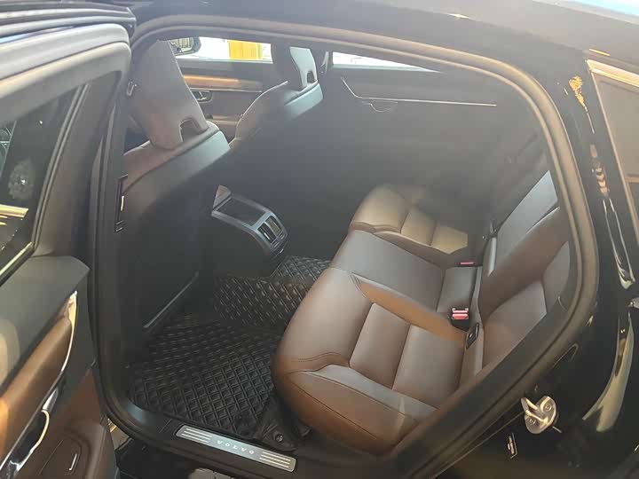 Фото 9 - Volvo S90