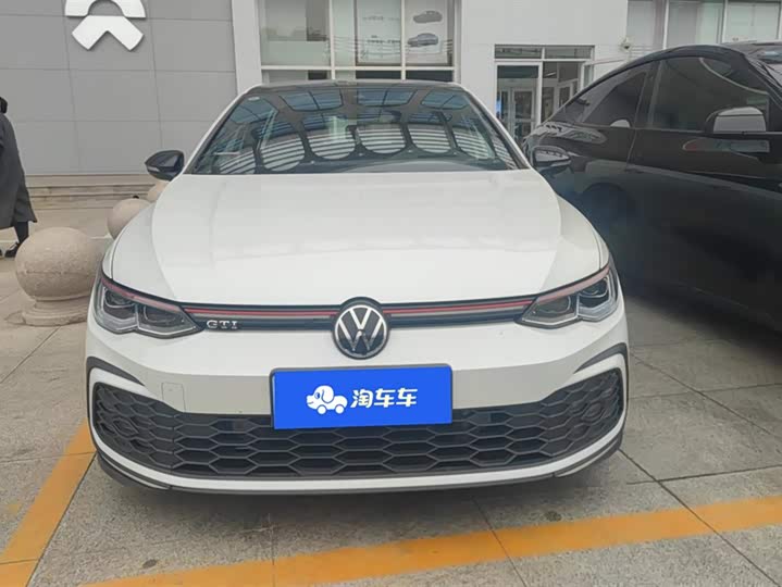 Фото 2 - Volkswagen Golf GTI