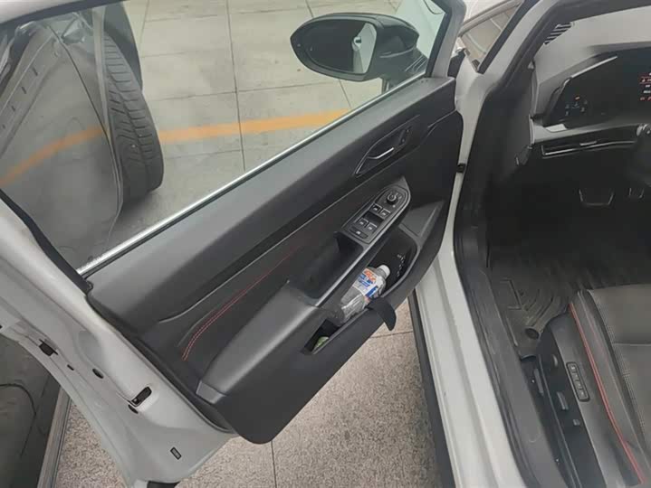 Фото 7 - Volkswagen Golf GTI