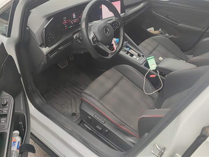 Фото 9 - Volkswagen Golf GTI