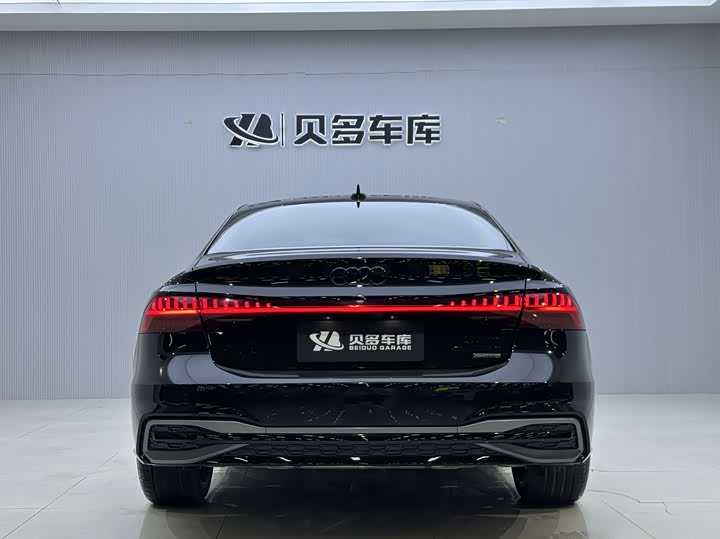Photo 5 - Audi A7L