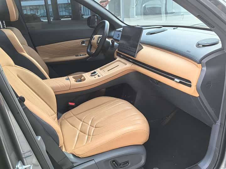 Фото 9 - Geely Galaxy Starship 7