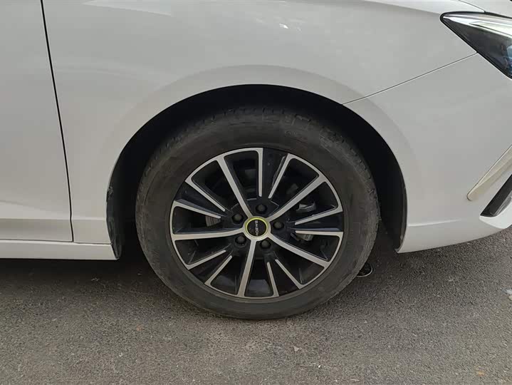 Фото 6 - Roewe i5