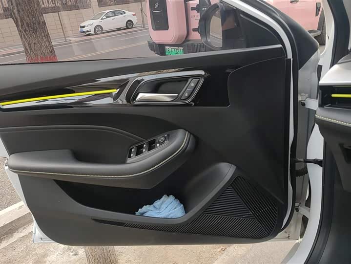 Фото 7 - Roewe i5