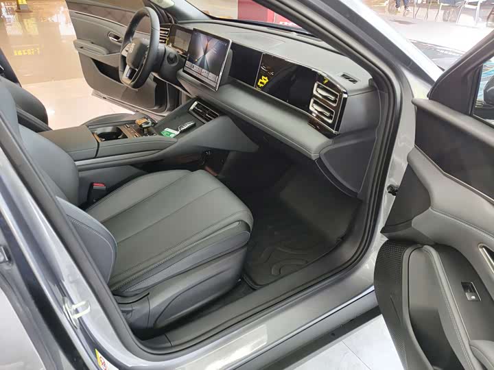 Фото 8 - BYD Qin L