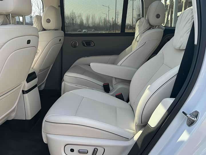 Фото 6 - LiXiang i8