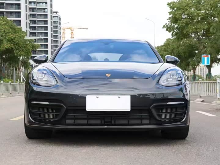 Фото 2 - Porsche Panamera