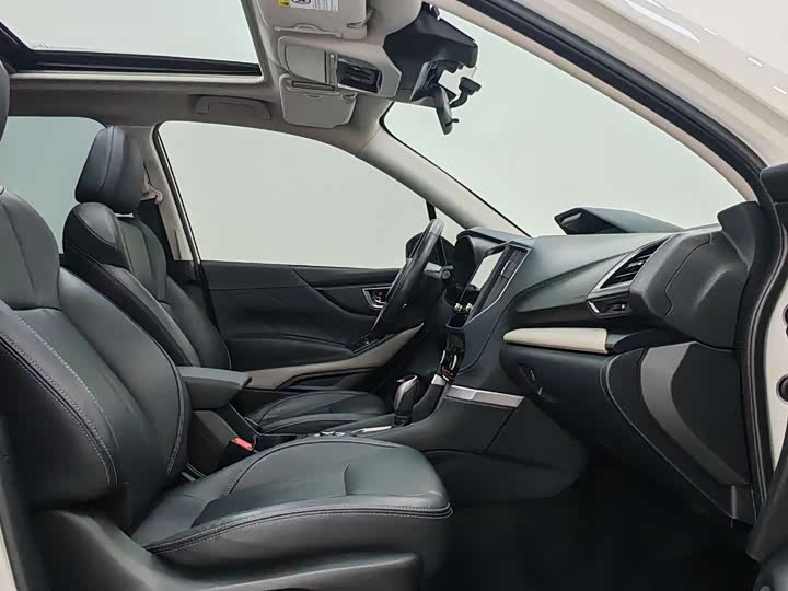 Фото 9 - Subaru Forester