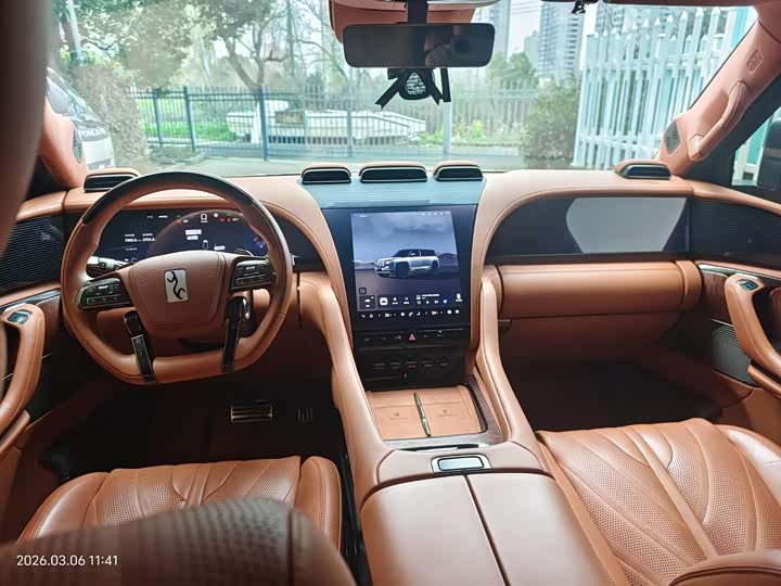 Фото 5 - BYD Yangwang U8