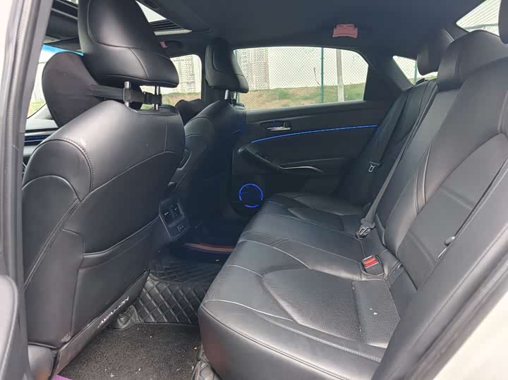 Photo 6 - Toyota Avalon