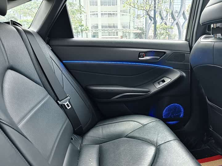 Photo 8 - Toyota Avalon