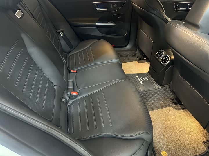 Фото 9 - Mercedes-Benz C-Class