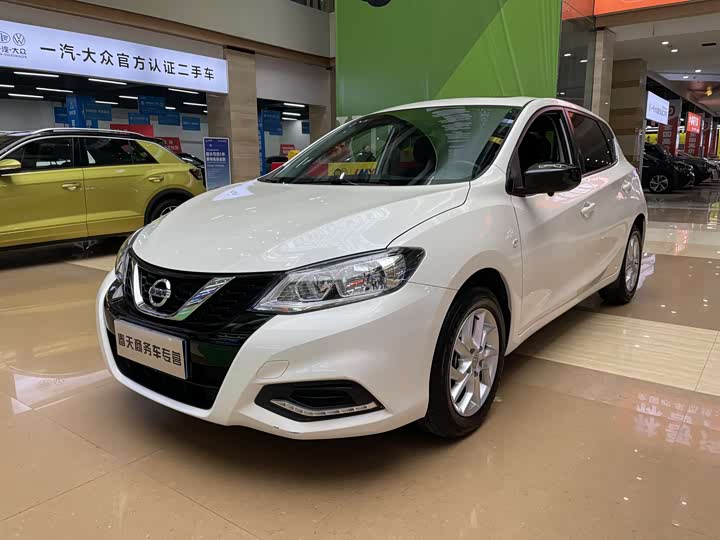 Фото 1 - Nissan Tiida