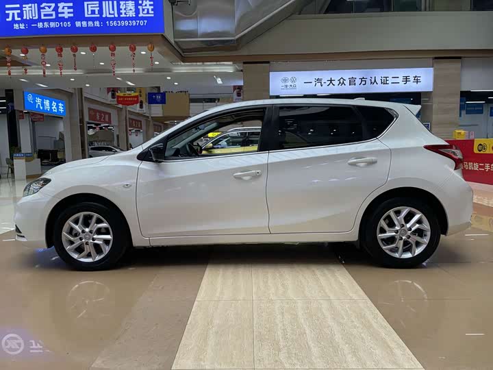 Фото 4 - Nissan Tiida