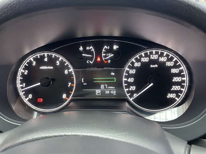 Фото 9 - Nissan Tiida