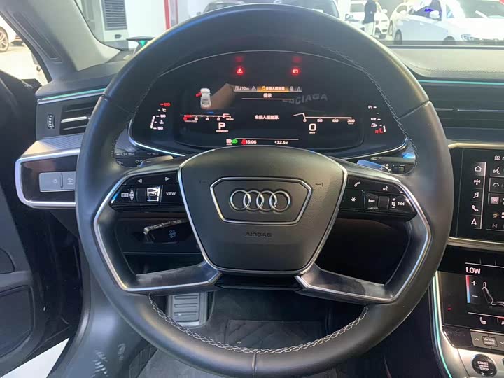 Фото 5 - Audi A7L