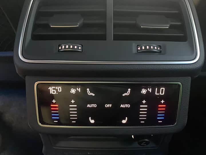 Фото 6 - Audi A7L