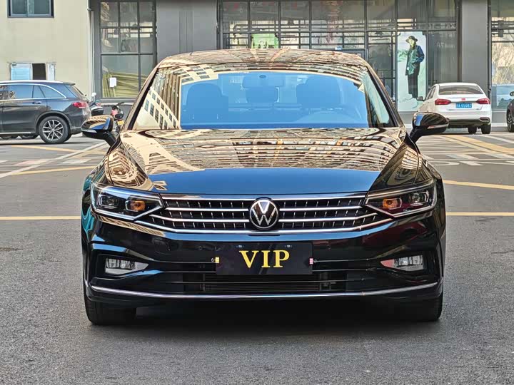 Photo 2 - Volkswagen Magotan