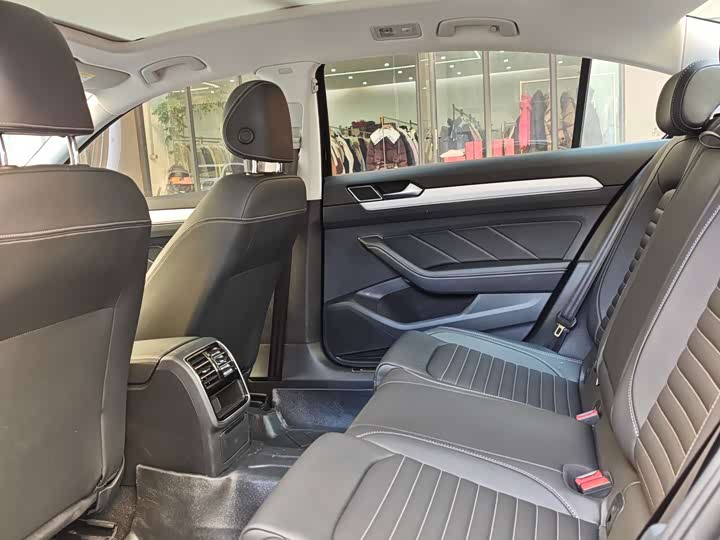 Photo 5 - Volkswagen Magotan