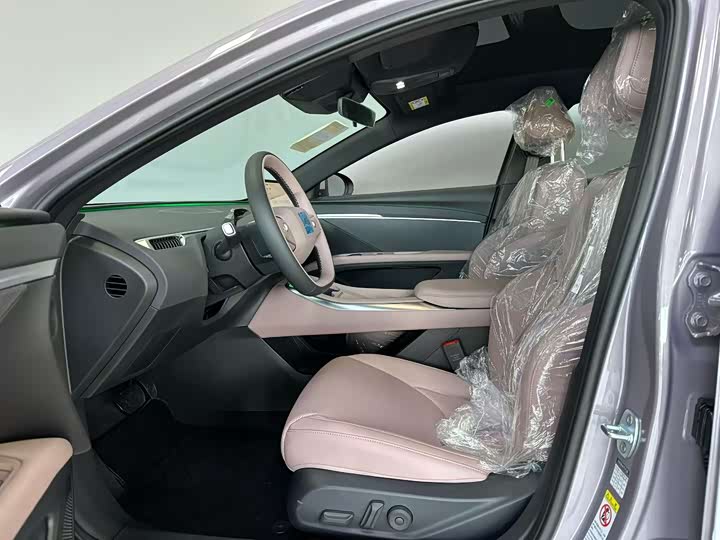 Фото 6 - XPeng Mona M03