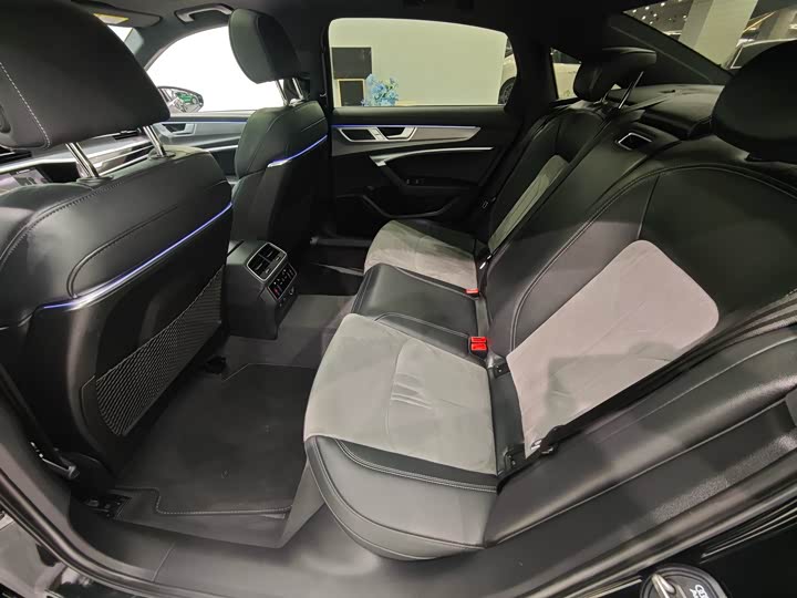 Фото 7 - Audi A6L