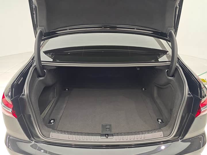 Фото 8 - Audi A6L